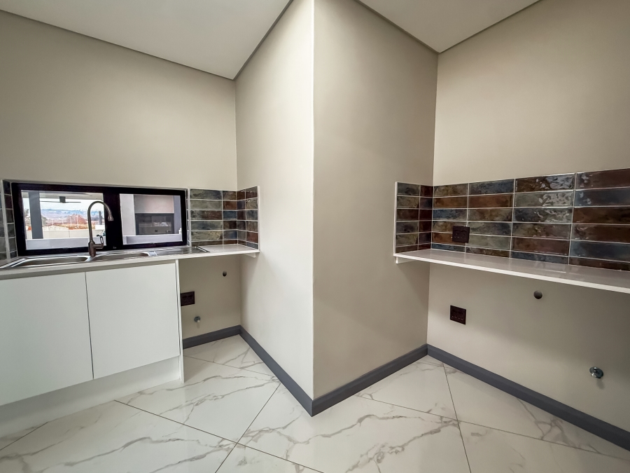 4 Bedroom Property for Sale in Clayville Gauteng