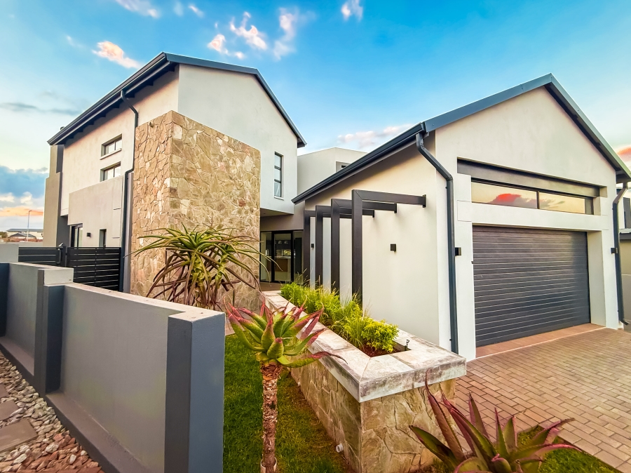 4 Bedroom Property for Sale in Clayville Gauteng
