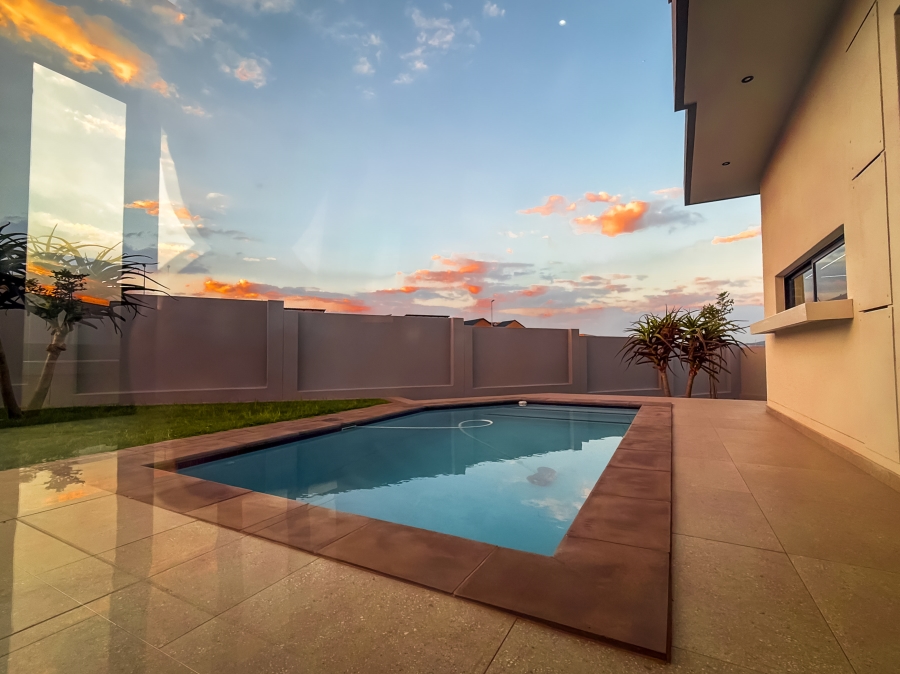 4 Bedroom Property for Sale in Clayville Gauteng