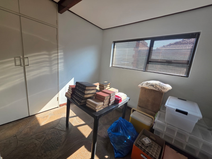 To Let 2 Bedroom Property for Rent in Dawnview Gauteng