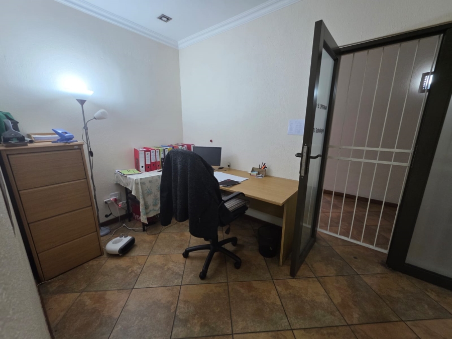 To Let Commercial Property for Rent in Farrar Park Gauteng