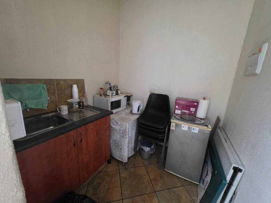 To Let Commercial Property for Rent in Farrar Park Gauteng