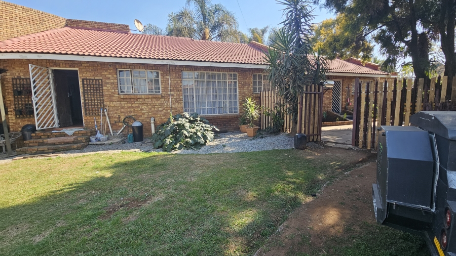 5 Bedroom Property for Sale in Dersley Gauteng