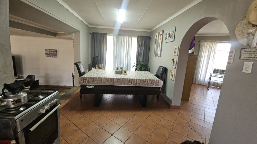 5 Bedroom Property for Sale in Dersley Gauteng