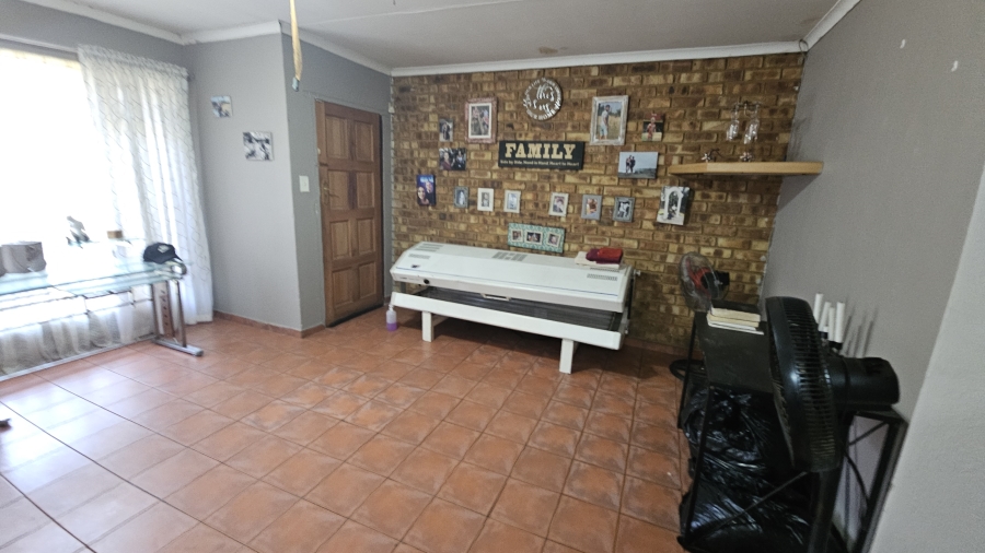 5 Bedroom Property for Sale in Dersley Gauteng