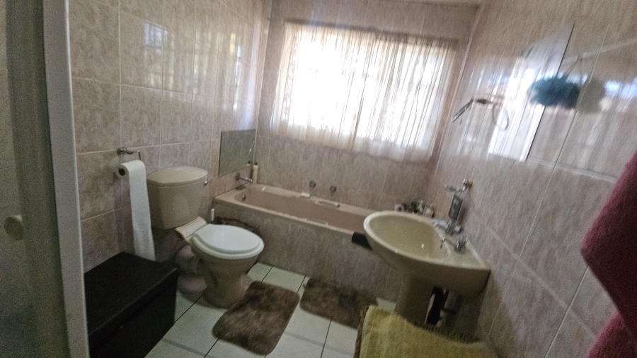 5 Bedroom Property for Sale in Dersley Gauteng
