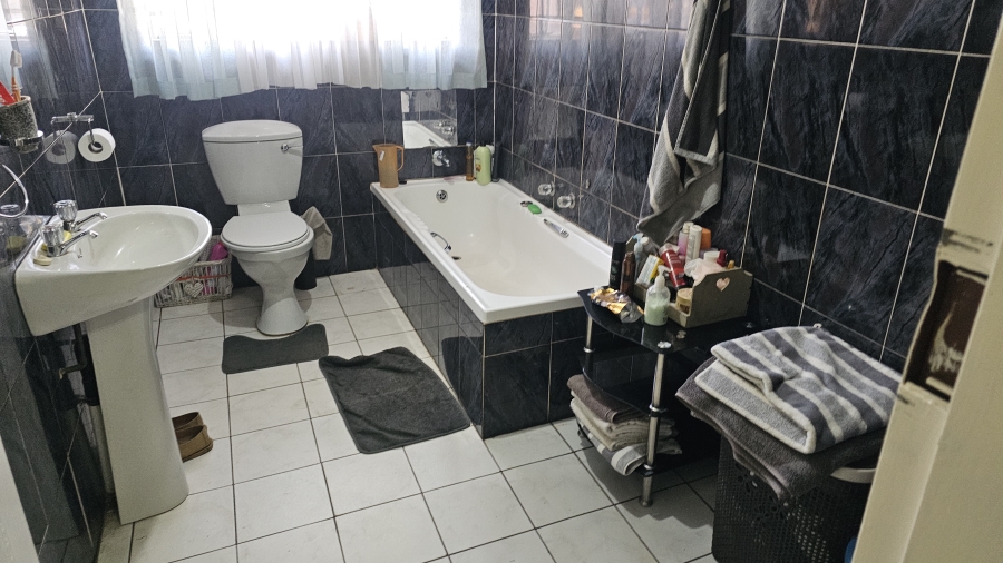 5 Bedroom Property for Sale in Dersley Gauteng