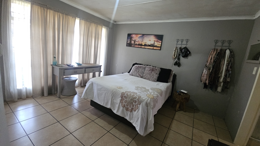 5 Bedroom Property for Sale in Dersley Gauteng