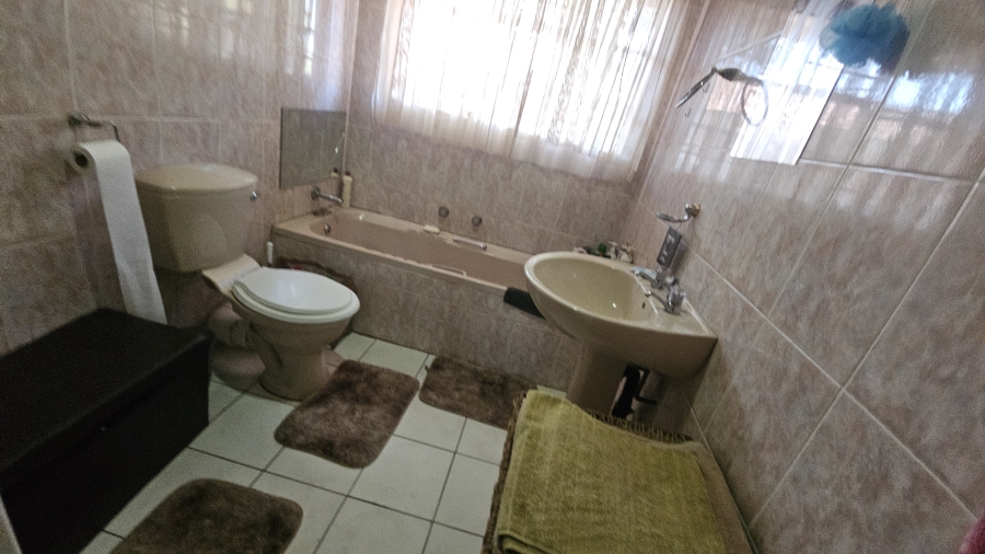 5 Bedroom Property for Sale in Dersley Gauteng