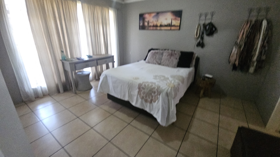 5 Bedroom Property for Sale in Dersley Gauteng