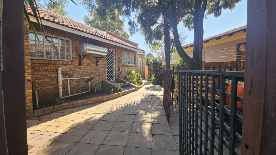 5 Bedroom Property for Sale in Dersley Gauteng