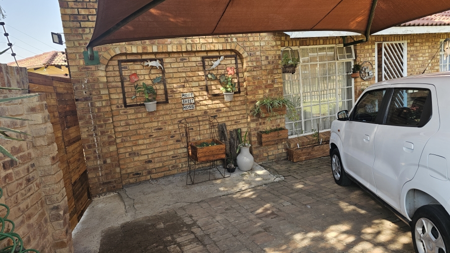5 Bedroom Property for Sale in Dersley Gauteng