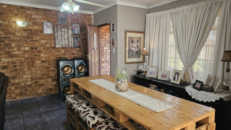 5 Bedroom Property for Sale in Dersley Gauteng
