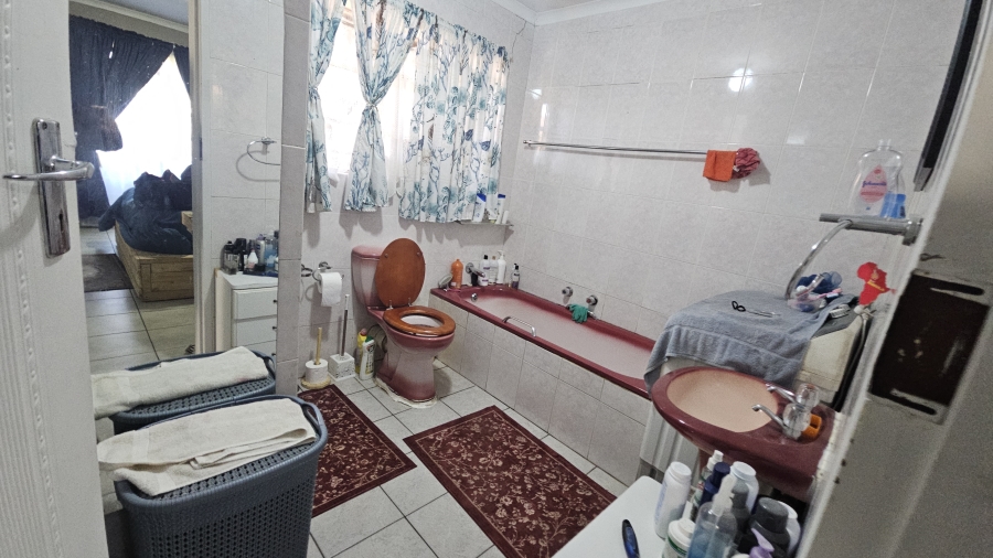 5 Bedroom Property for Sale in Dersley Gauteng