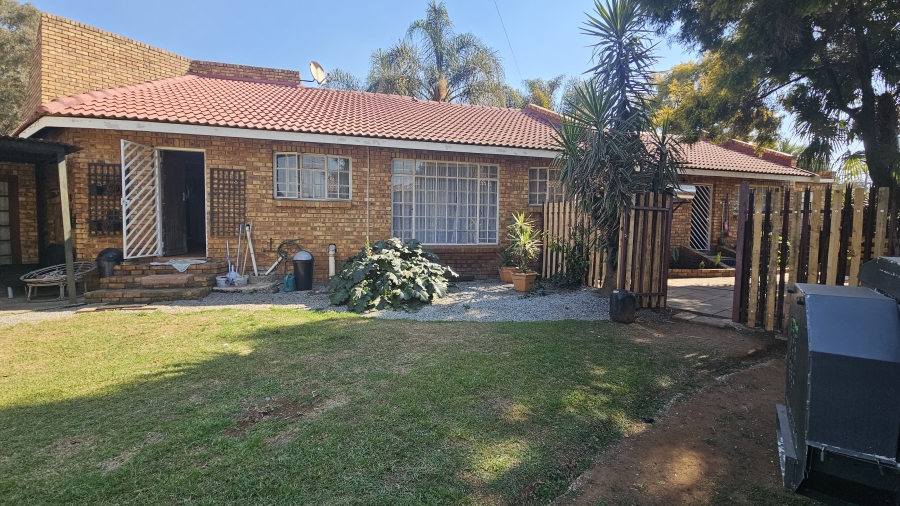 5 Bedroom Property for Sale in Dersley Gauteng