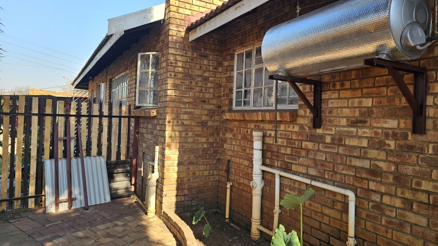 5 Bedroom Property for Sale in Dersley Gauteng