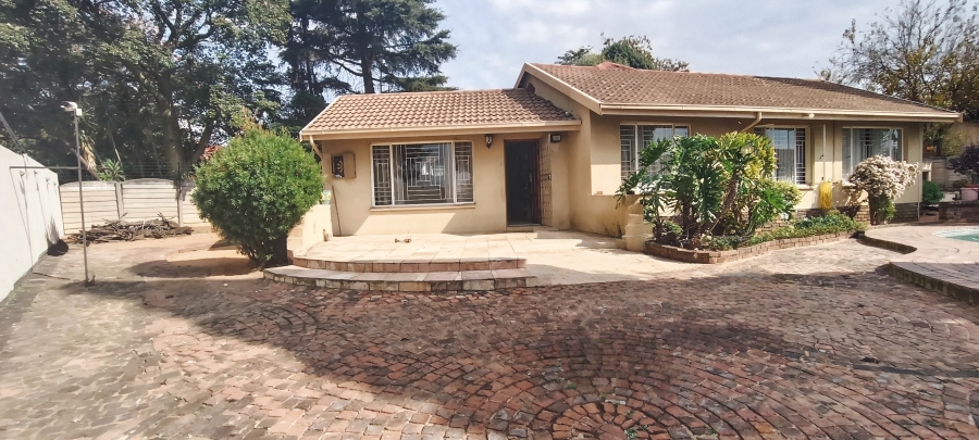 To Let 4 Bedroom Property for Rent in Elandspark Gauteng