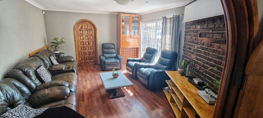 To Let 4 Bedroom Property for Rent in Elandspark Gauteng