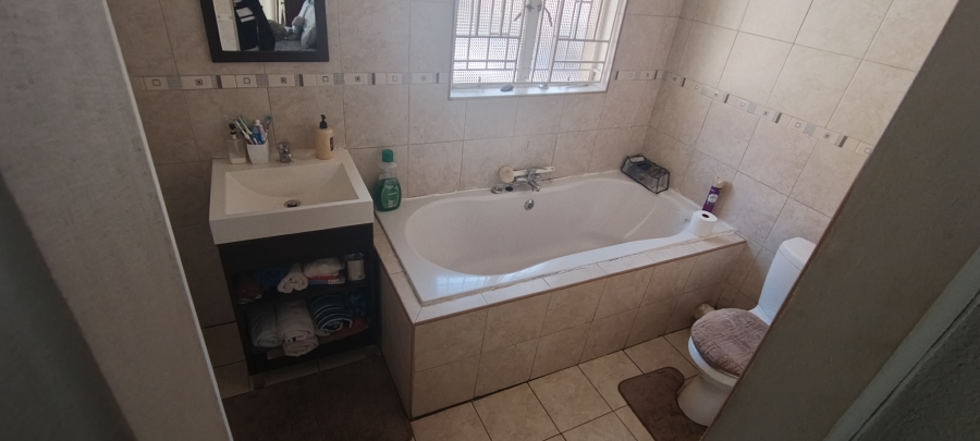 To Let 4 Bedroom Property for Rent in Elandspark Gauteng