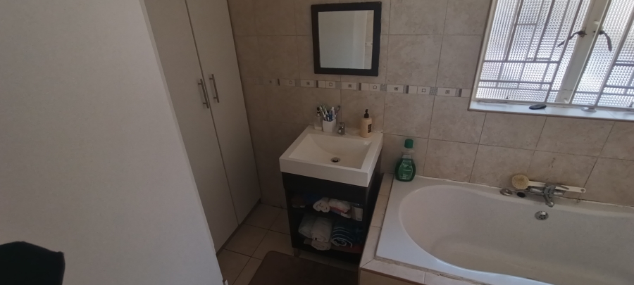 To Let 4 Bedroom Property for Rent in Elandspark Gauteng