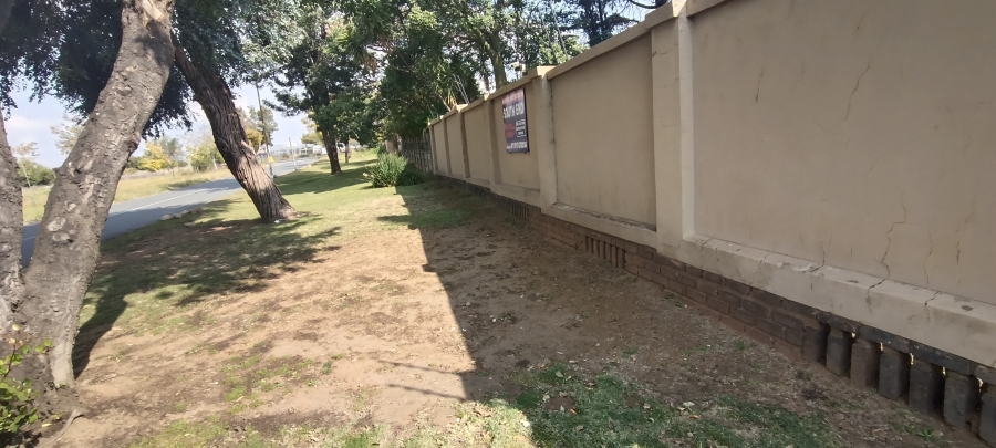 To Let 4 Bedroom Property for Rent in Elandspark Gauteng