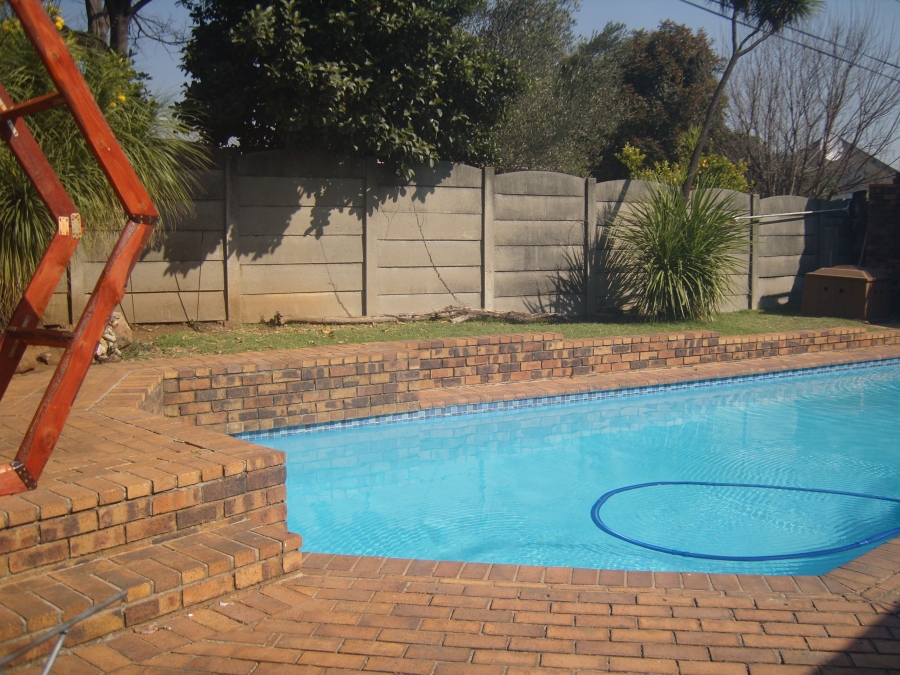 3 Bedroom Property for Sale in Brackendowns Gauteng