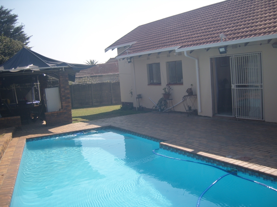 3 Bedroom Property for Sale in Brackendowns Gauteng