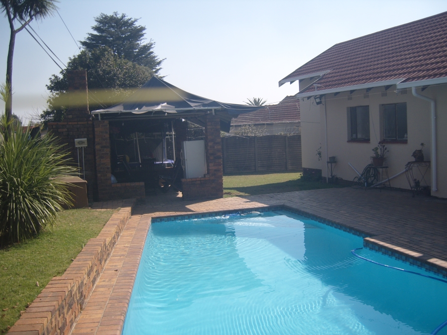 3 Bedroom Property for Sale in Brackendowns Gauteng