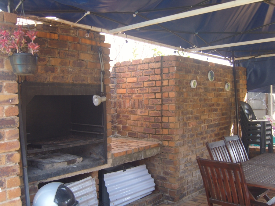 3 Bedroom Property for Sale in Brackendowns Gauteng