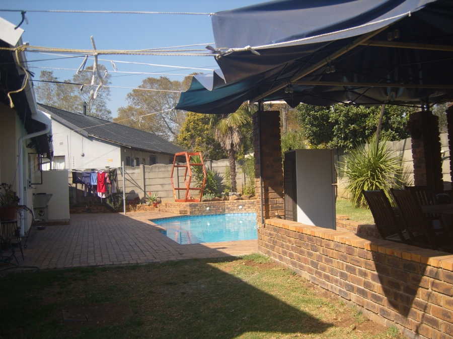 3 Bedroom Property for Sale in Brackendowns Gauteng