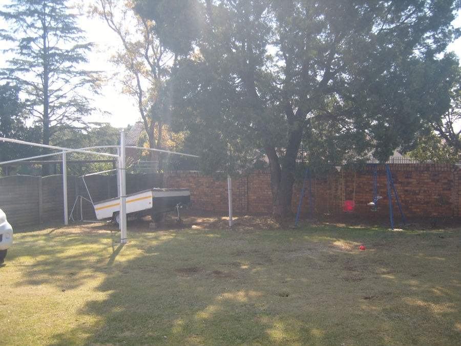 3 Bedroom Property for Sale in Brackendowns Gauteng