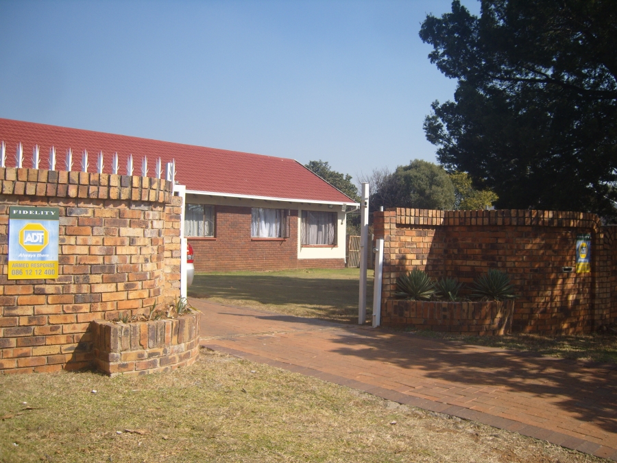 3 Bedroom Property for Sale in Brackendowns Gauteng