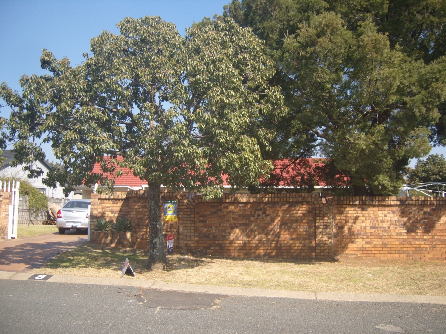 3 Bedroom Property for Sale in Brackendowns Gauteng