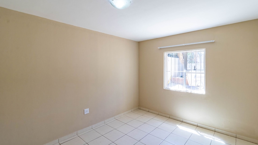 To Let 2 Bedroom Property for Rent in Ridgeway Gauteng