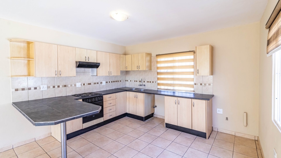 To Let 2 Bedroom Property for Rent in Ridgeway Gauteng