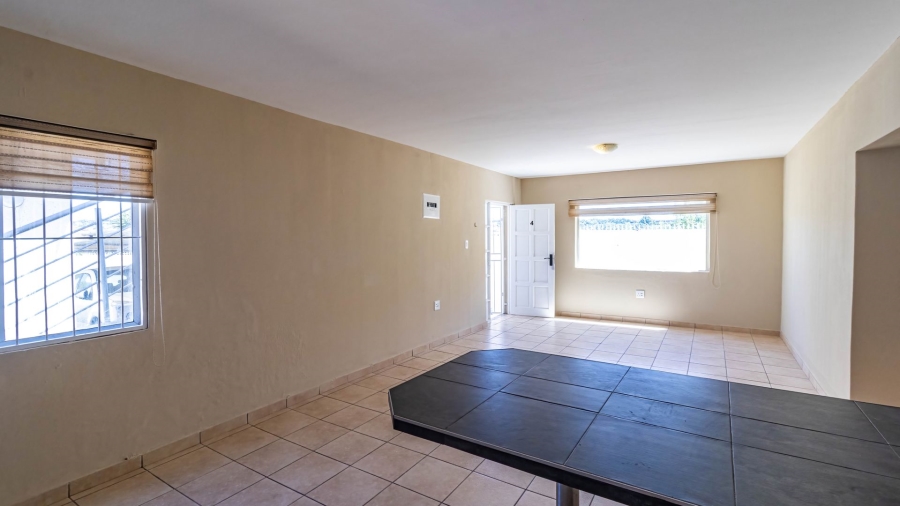 To Let 2 Bedroom Property for Rent in Ridgeway Gauteng