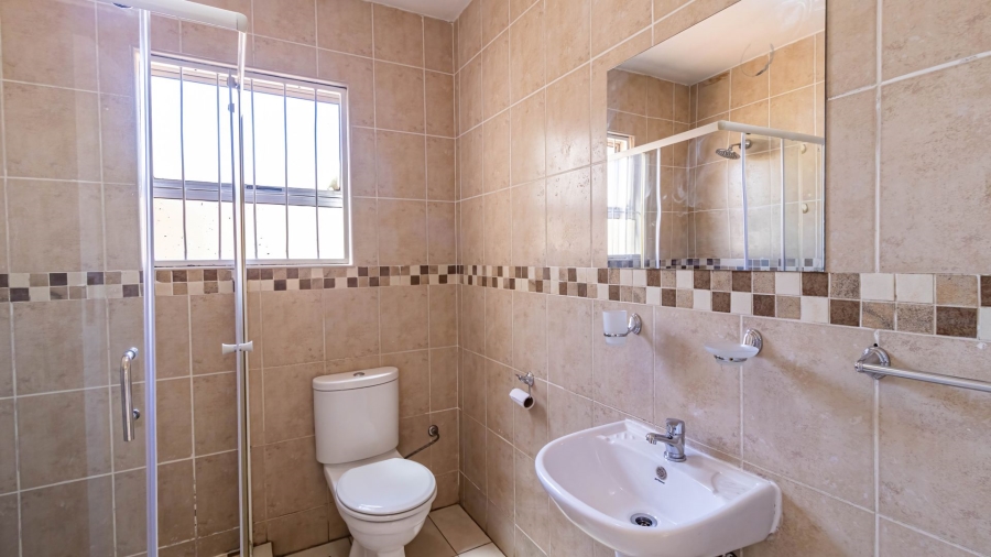 To Let 2 Bedroom Property for Rent in Ridgeway Gauteng