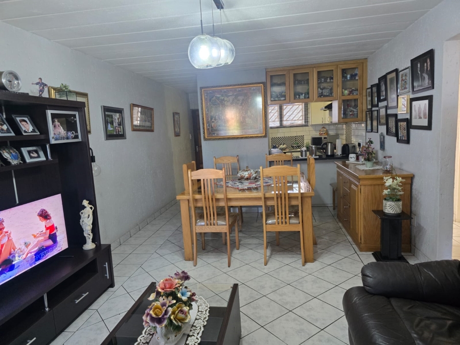 3 Bedroom Property for Sale in Oakdene Gauteng