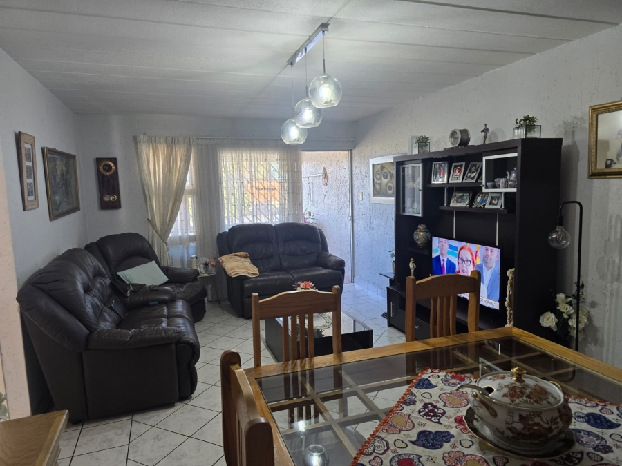3 Bedroom Property for Sale in Oakdene Gauteng