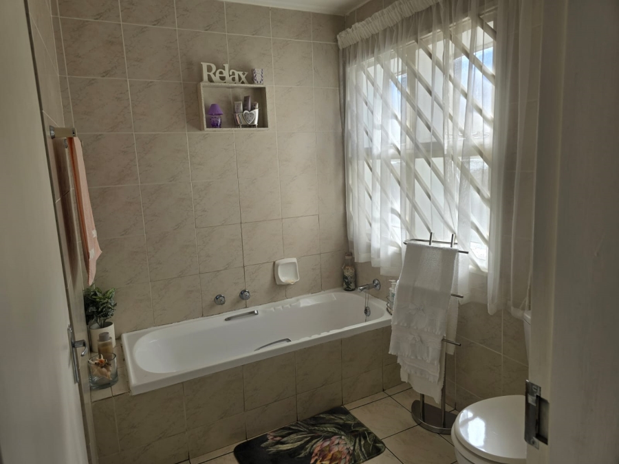 3 Bedroom Property for Sale in Oakdene Gauteng