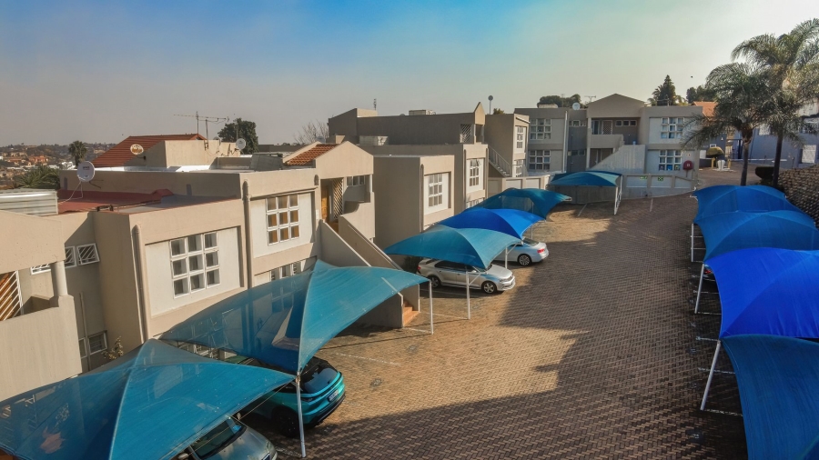3 Bedroom Property for Sale in Oakdene Gauteng