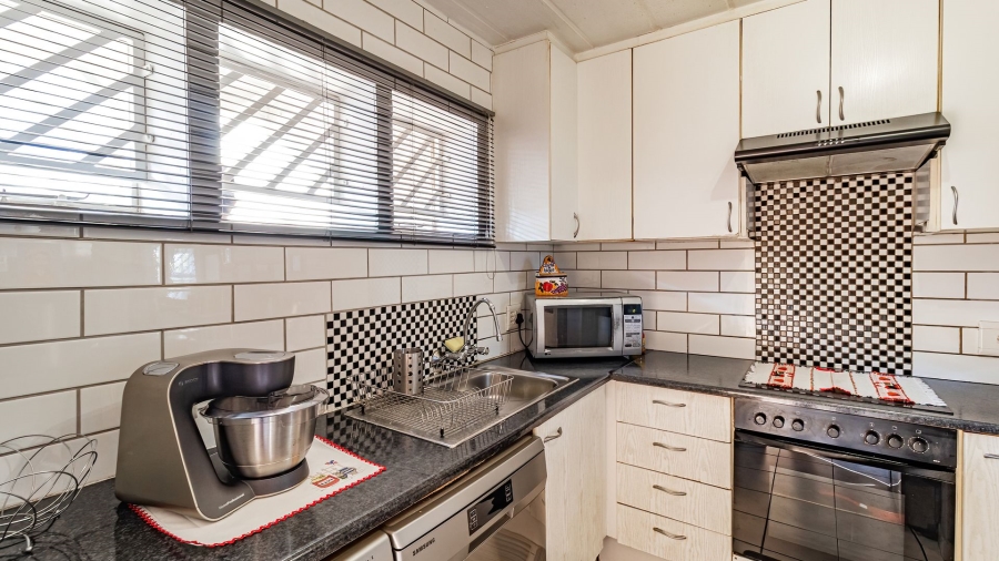 3 Bedroom Property for Sale in Oakdene Gauteng