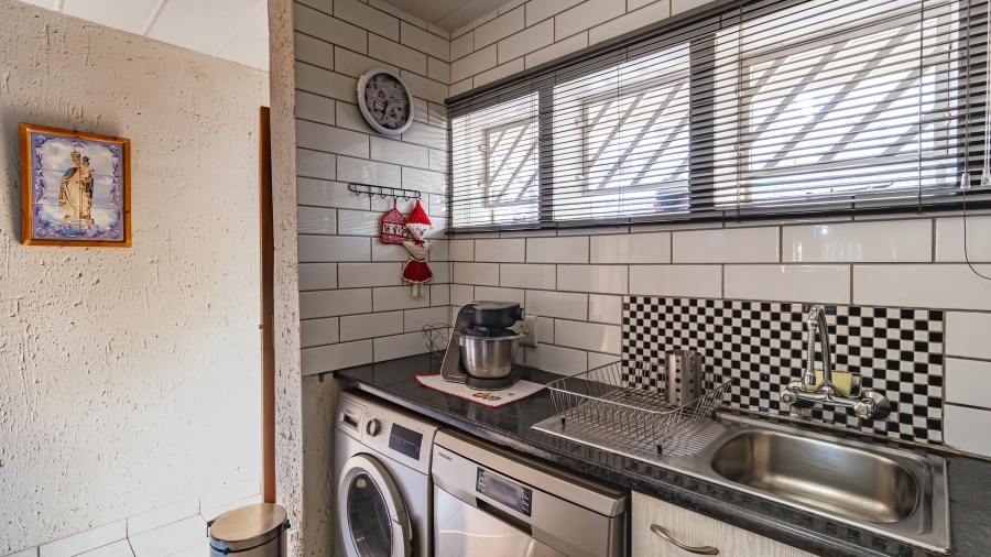 3 Bedroom Property for Sale in Oakdene Gauteng