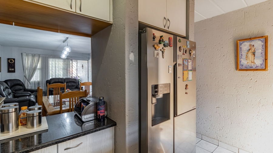 3 Bedroom Property for Sale in Oakdene Gauteng