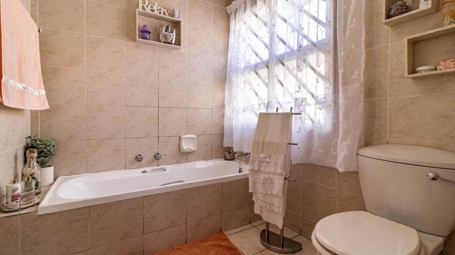 3 Bedroom Property for Sale in Oakdene Gauteng