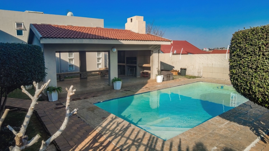 3 Bedroom Property for Sale in Oakdene Gauteng
