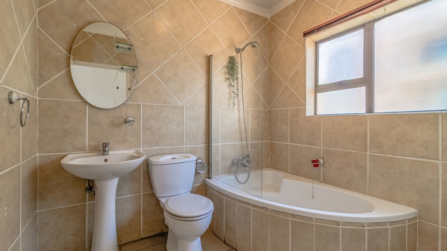 1 Bedroom Property for Sale in Mulbarton Gauteng