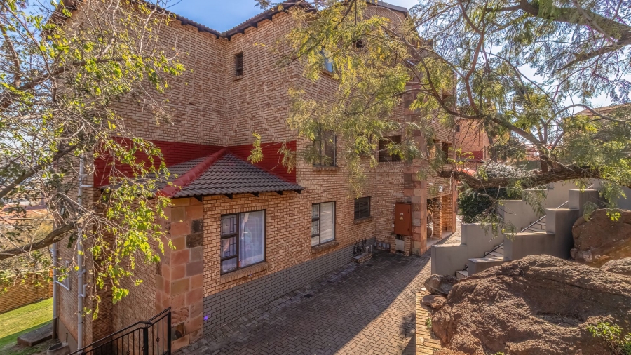 1 Bedroom Property for Sale in Mulbarton Gauteng