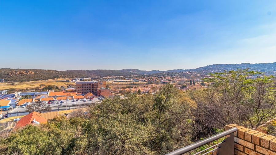 1 Bedroom Property for Sale in Mulbarton Gauteng
