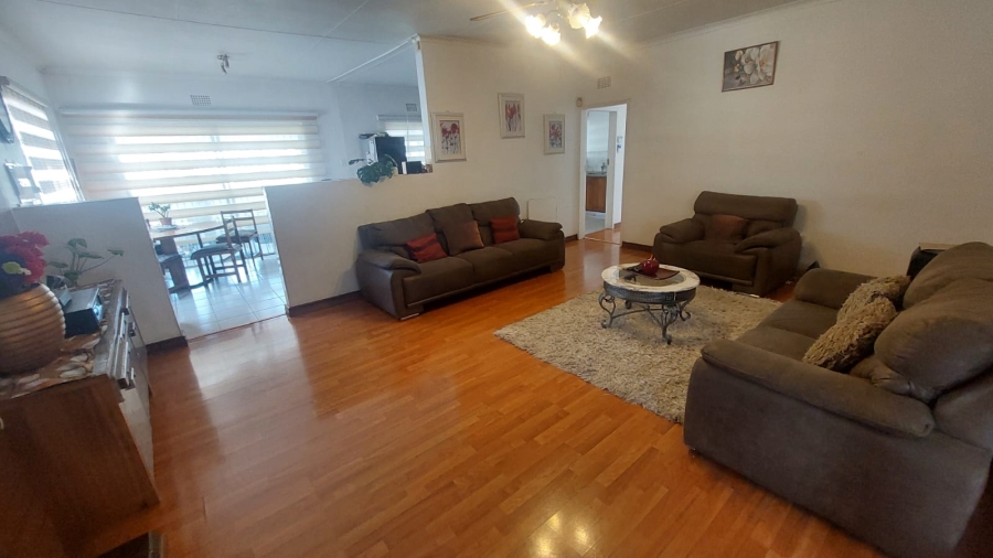 4 Bedroom Property for Sale in Rant En Dal Gauteng